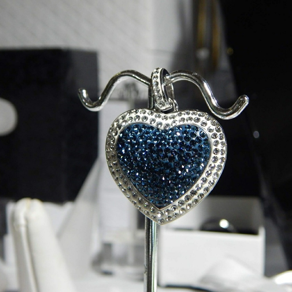 Crystal Blue💙 Hearts Pendant by Zales💙 - Picture 2 of 8